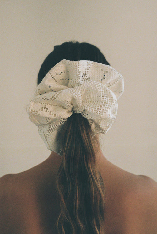 BLANCA SCRUNCHIE